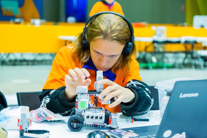 Робототехнический фестиваль "Открывая будущее-2023"
